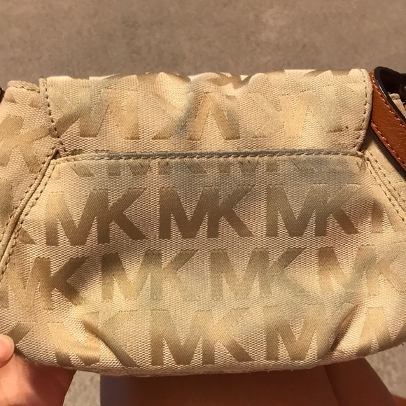 Micheal Kors cross body purse - Picture 6 of 6